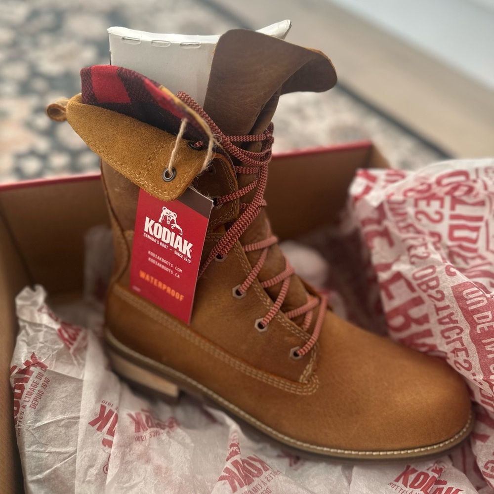 Kodiak Tan Lace-Up Waterproof Boots